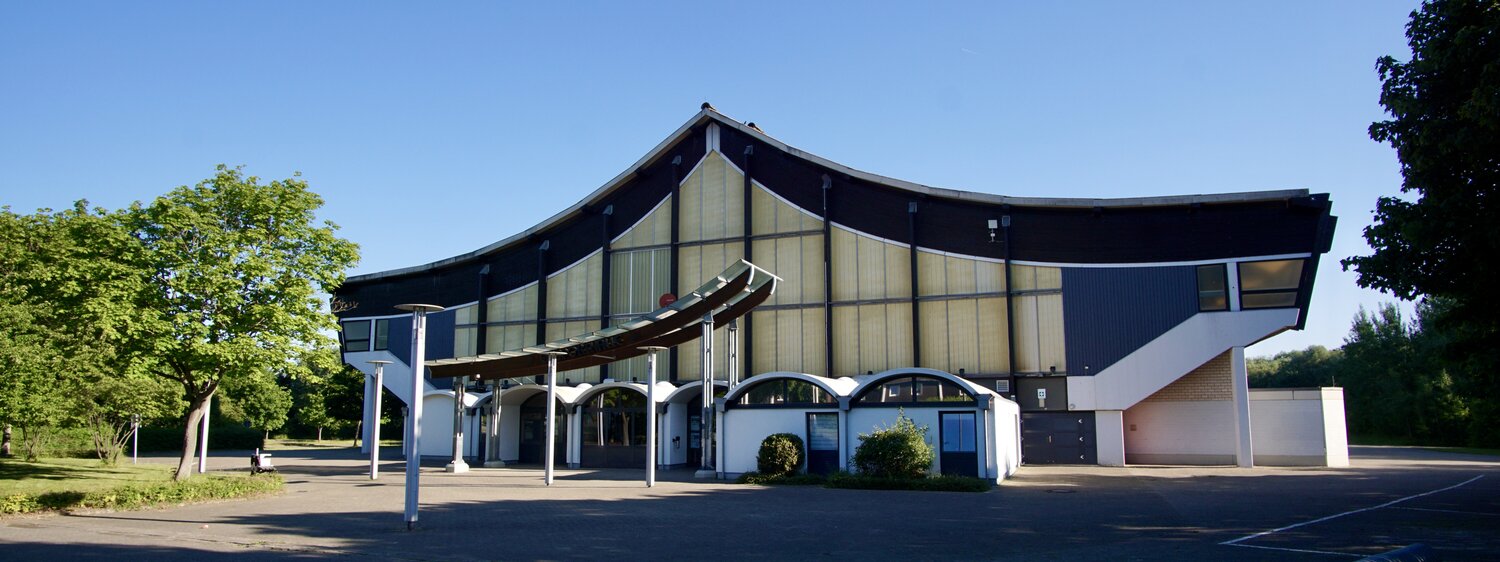 Eissporthalle von außen